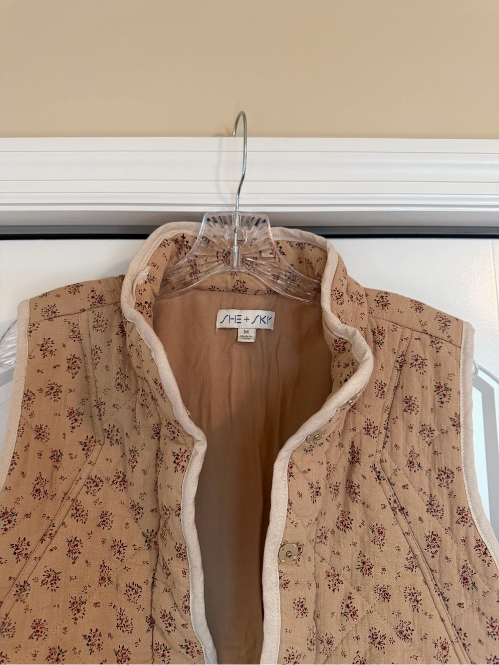 She and Sky Beige Floral Quilted Vest with White Trim - Picture 8 of 8